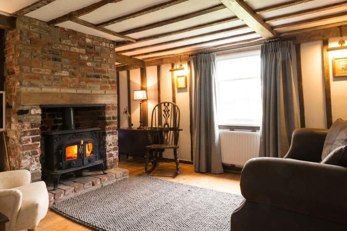 Navigation Cottage On The Historic Sea Lock Overlooking The Nature Reserve Maldon Exterior foto