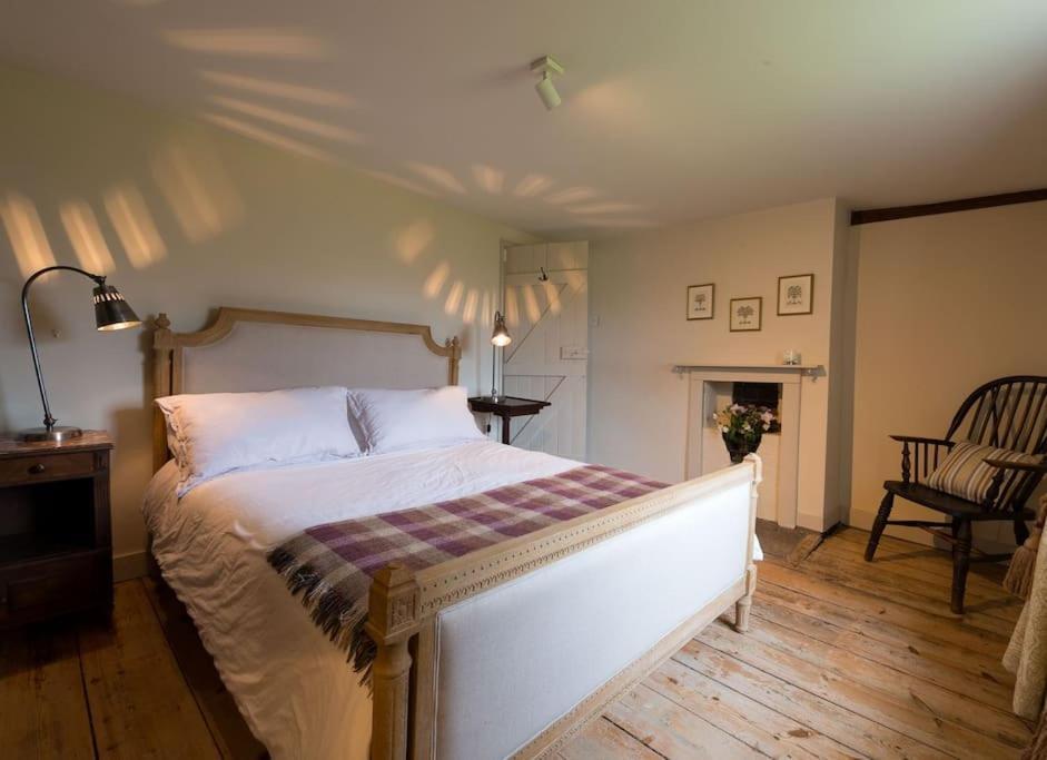 Navigation Cottage On The Historic Sea Lock Overlooking The Nature Reserve Maldon Exterior foto
